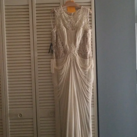 NWT!!!BHLDN WEDDING GOWN with designer garment bag - Picture 4 of 8